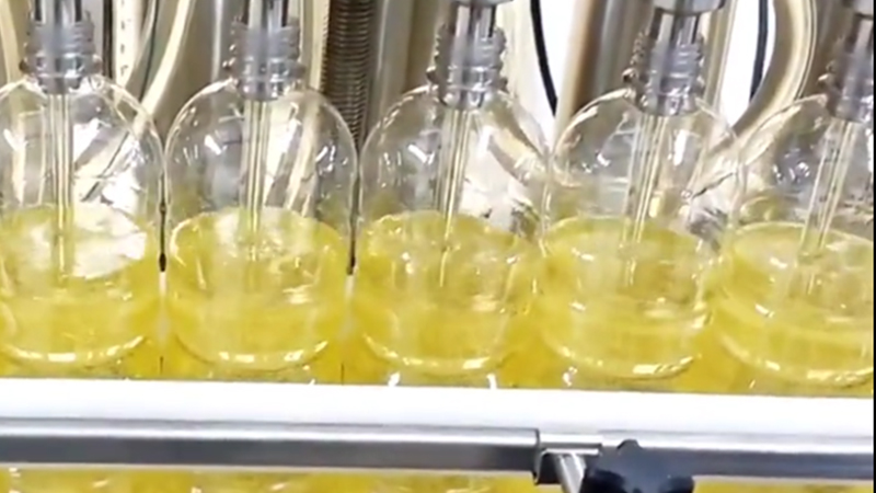 全自动食用油灌装机：提升生产效率与产品质量的关键设备