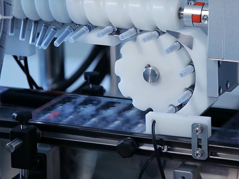 注射器自动吸塑包装机:提升医疗耗材生产效率与包装质量的核心装备 注射器自动吸塑包装机:提升医疗耗材生产效率与包装质量的核心装备