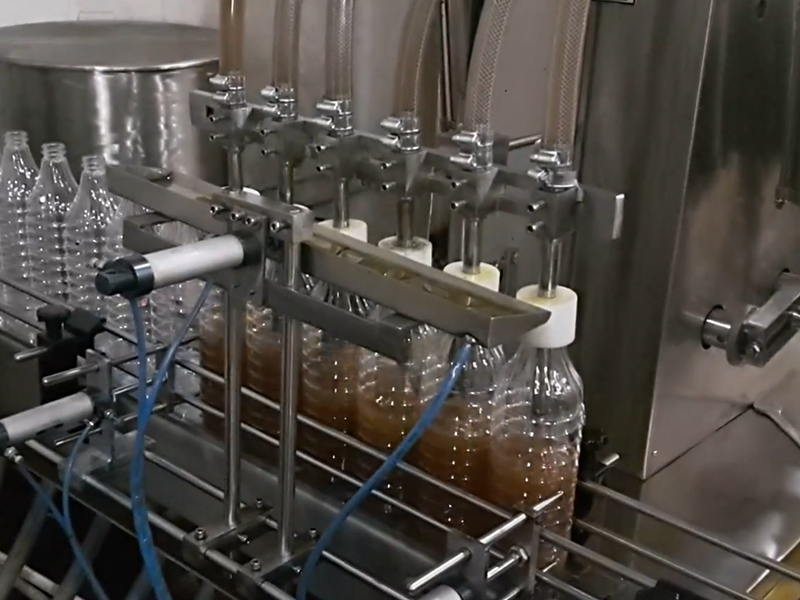 酱油自动灌装机：调味品企业实现高效生产的智能化核心设备